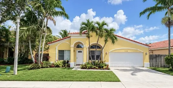 1738 SW 108th Way, Davie, FL 33324