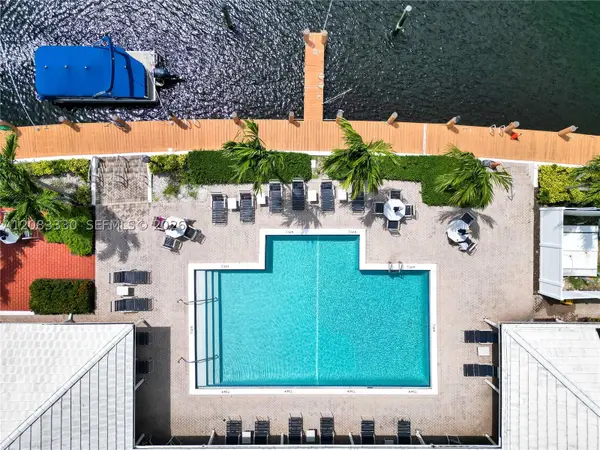 130 Cypress Club Dr #302, Pompano Beach, FL 33060