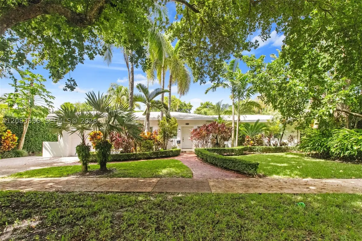615 Santurce Ave, Coral Gables, FL 33143 - #1