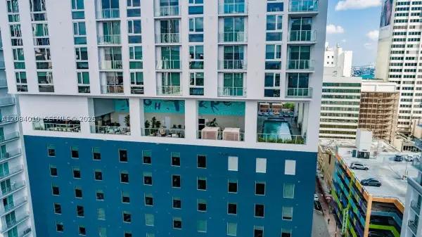 227 NE 2nd St #3001, Miami, FL 33132