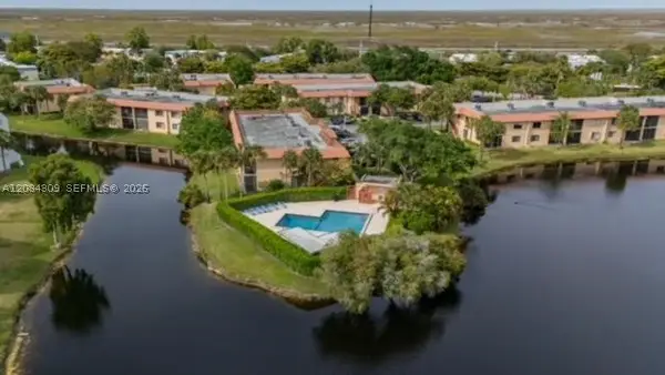182 Lakeview Dr #204, Weston, FL 33326