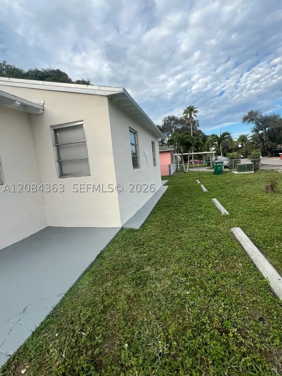470 NE 162nd St, Miami, FL 33162 - #3