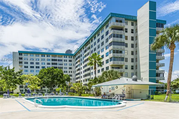 4330 Hillcrest Dr #520, Hollywood, FL 33021