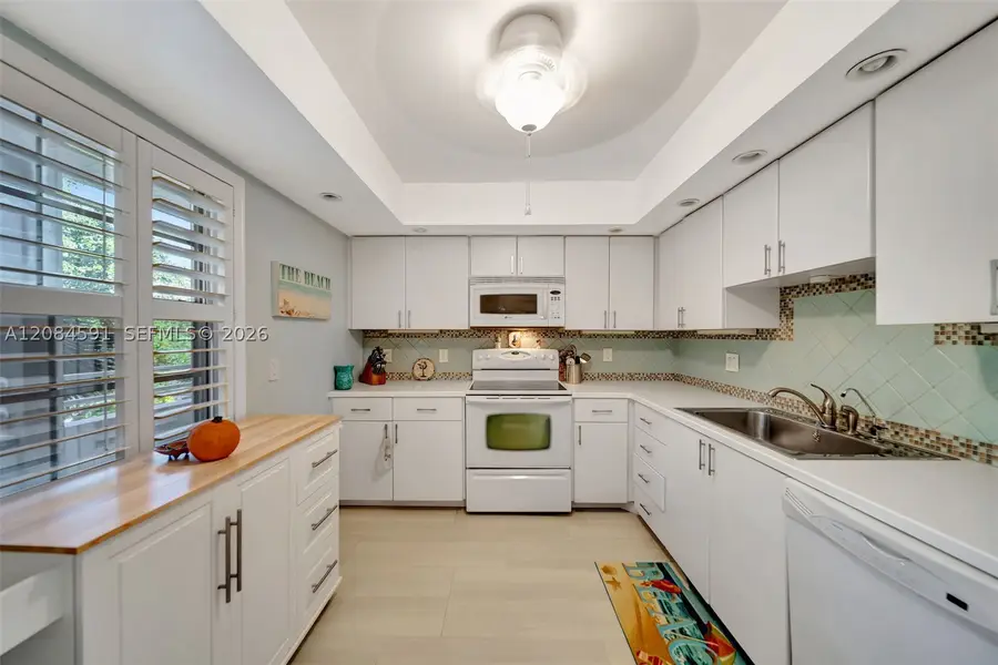 3980 Oaks Clubhouse Dr #409, Pompano Beach, FL 33069 - #3