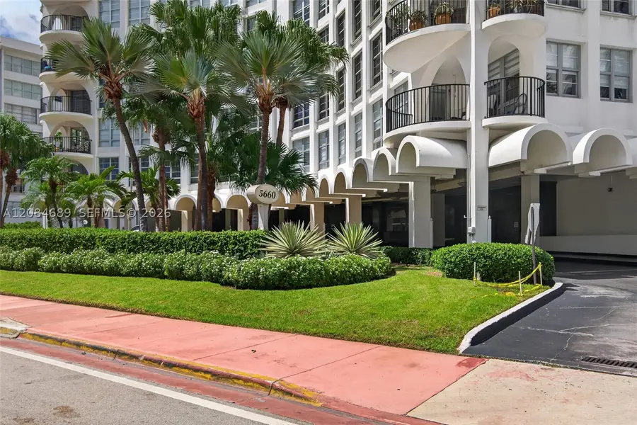5660 W Collins Ave #6D, Miami Beach, FL 33140 - #2