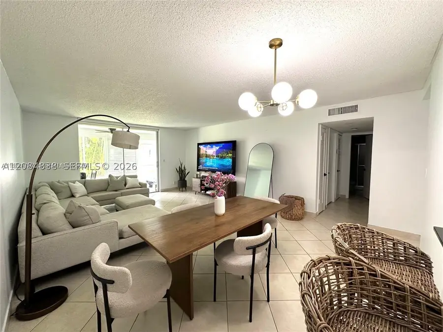 620 NE 12th Ave #102, Hallandale Beach, FL 33009 - #3