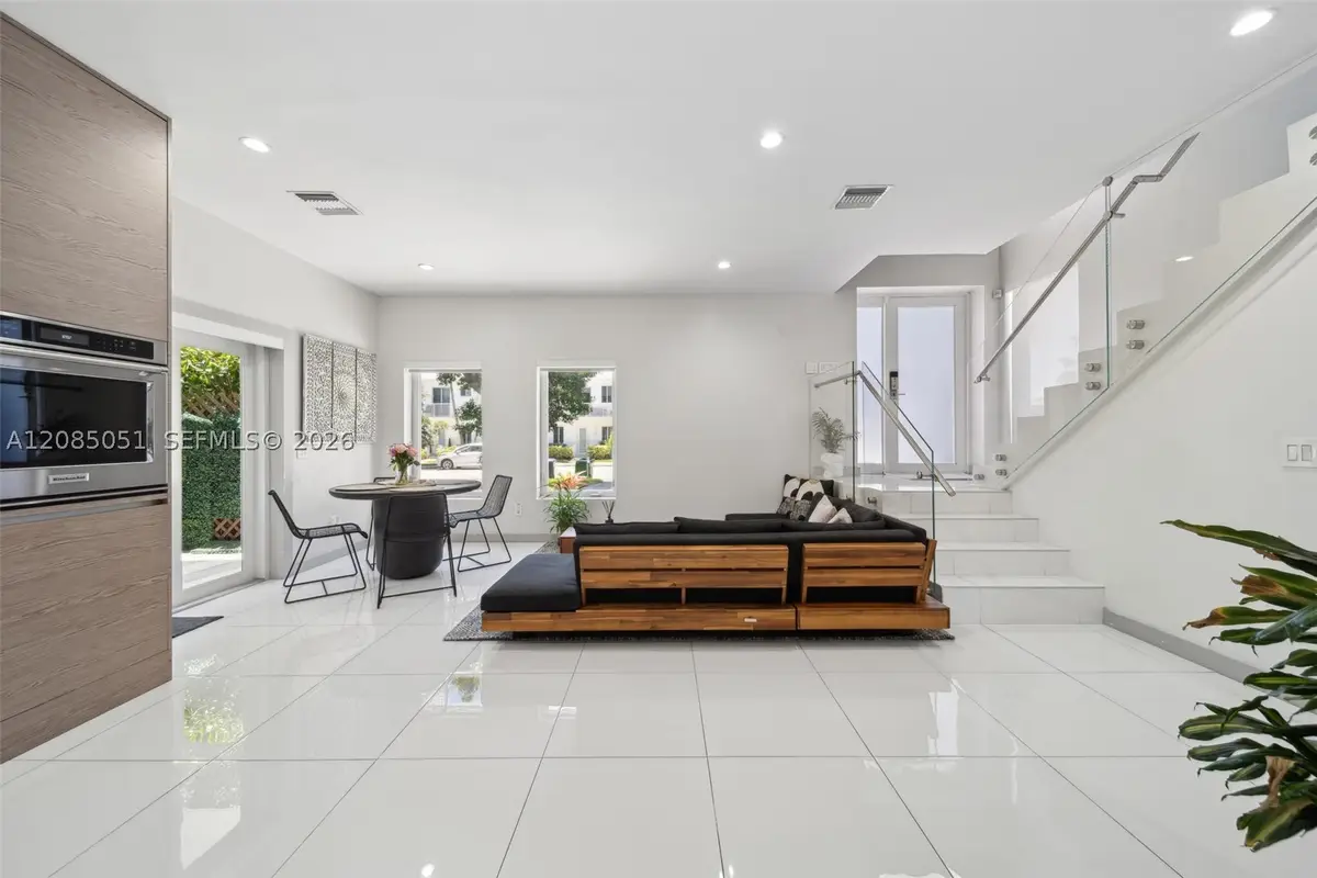 2615 NE 213th St, Miami, FL 33180 - #1