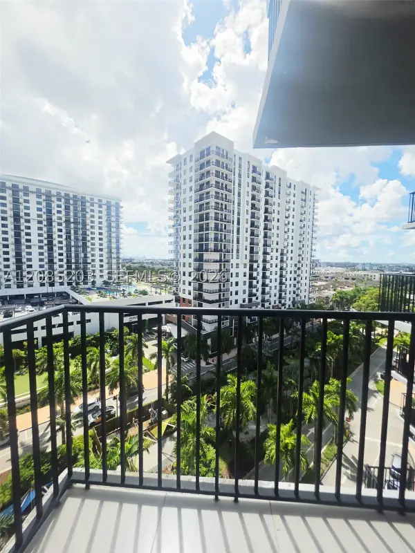 5252 NW 85th Ave #809, Doral, FL 33166