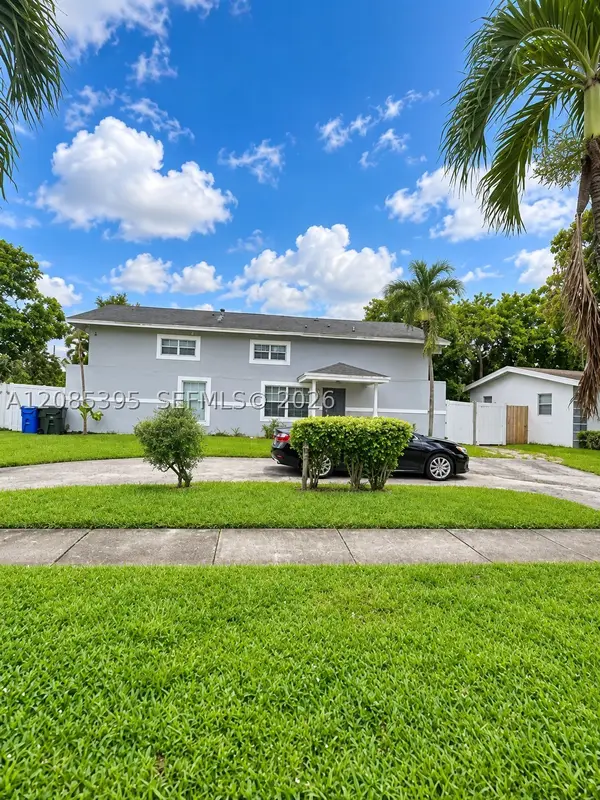 4420 NW 37th St, Lauderdale Lakes, FL 33319