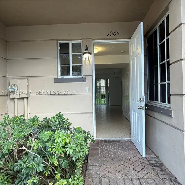 1965 Freeport Ln #1965, Riviera Beach, FL 33404