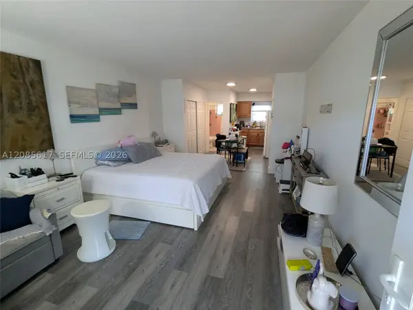 158 Ocean Dr #203, Miami Beach, FL 33139