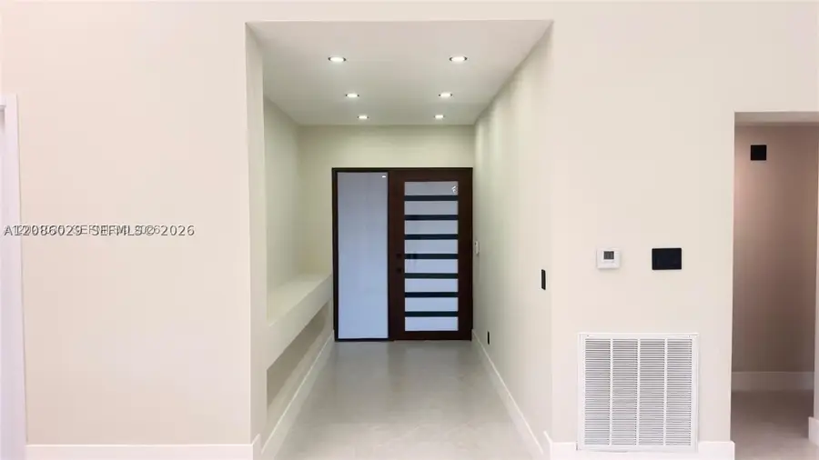 2765 NE 35th Dr, Fort Lauderdale, FL 33308 - #2
