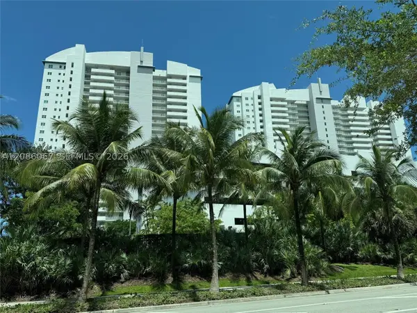 15051 Royal Oaks Ln #701, North Miami, FL 33181