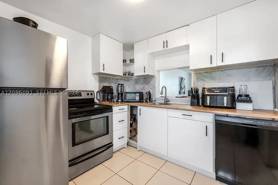 319 NE 14th Ave #106, Hallandale Beach, FL 33009 - #3
