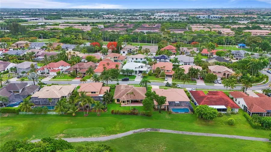 720 W Cypress Pointe Dr W, Pembroke Pines, FL 33027 - #3