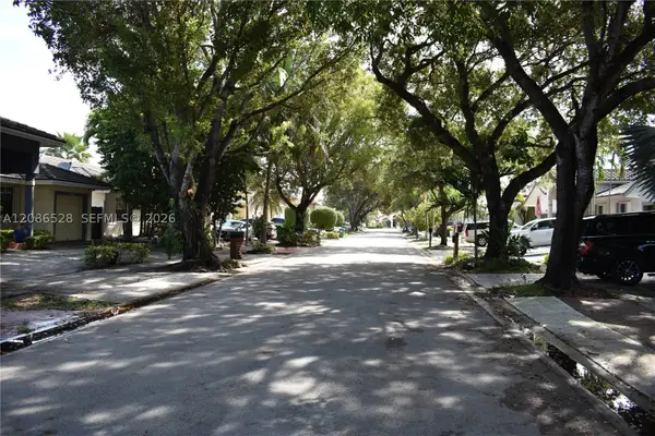 9029 NW 152nd Ln, Miami Lakes, FL 33018