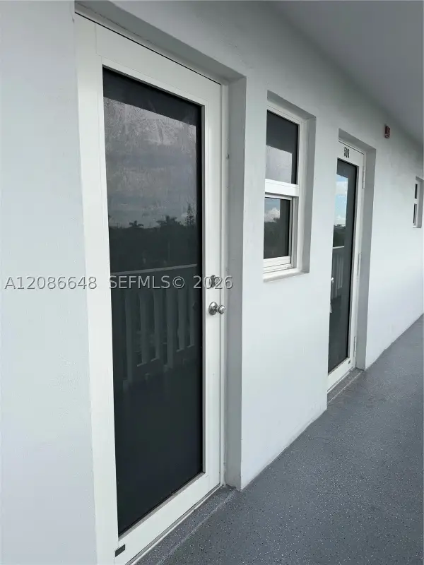 320 NE 12th Ave #506, Hallandale Beach, FL 33009