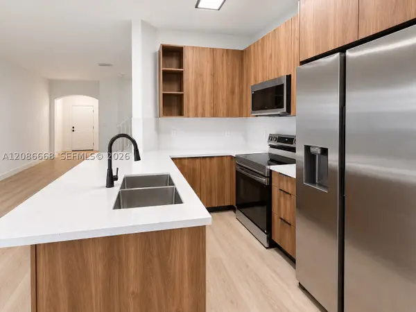 10720 NW 82nd Ter #7-8, Doral, FL 33178