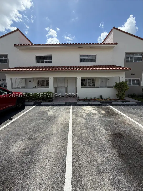7727 W 29th Ln #202-39, Hialeah, FL 33018