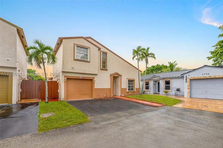 6746 NW 199th St, Hialeah, FL 33015 - #2