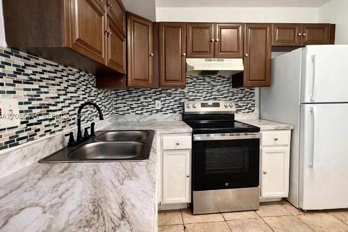 3700 NW 21st St #109, Lauderdale Lakes, FL 33311 - #1