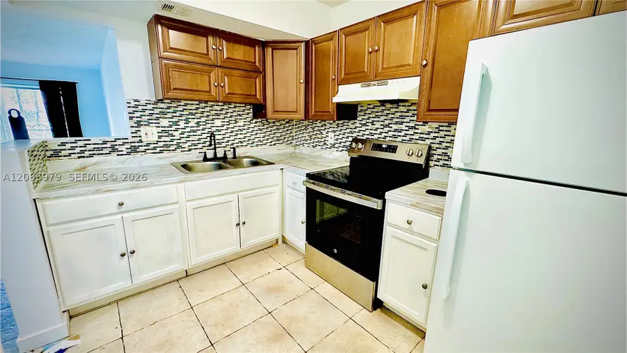 3700 NW 21st St #109, Lauderdale Lakes, FL 33311 - #2