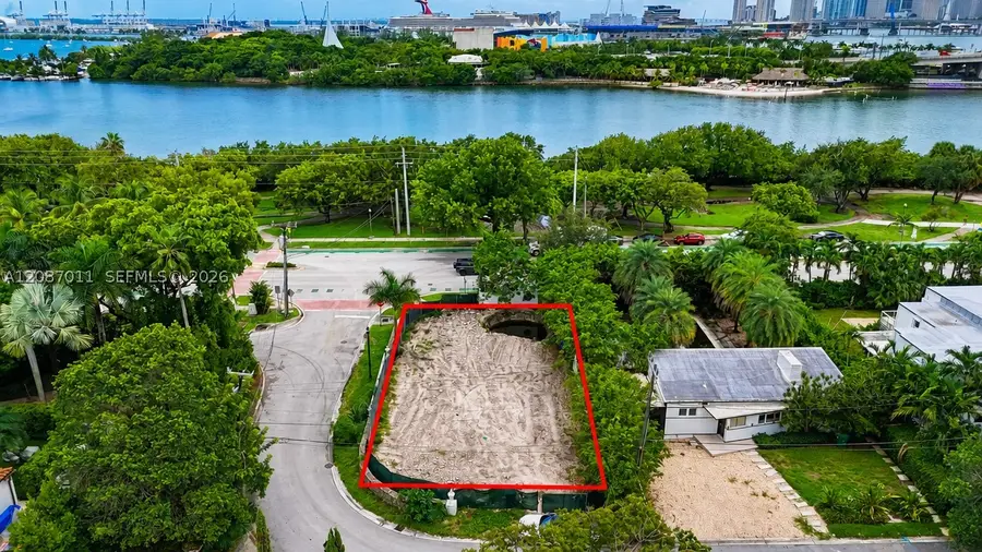 920 N Venetian Dr, Miami, FL 33139 - #2
