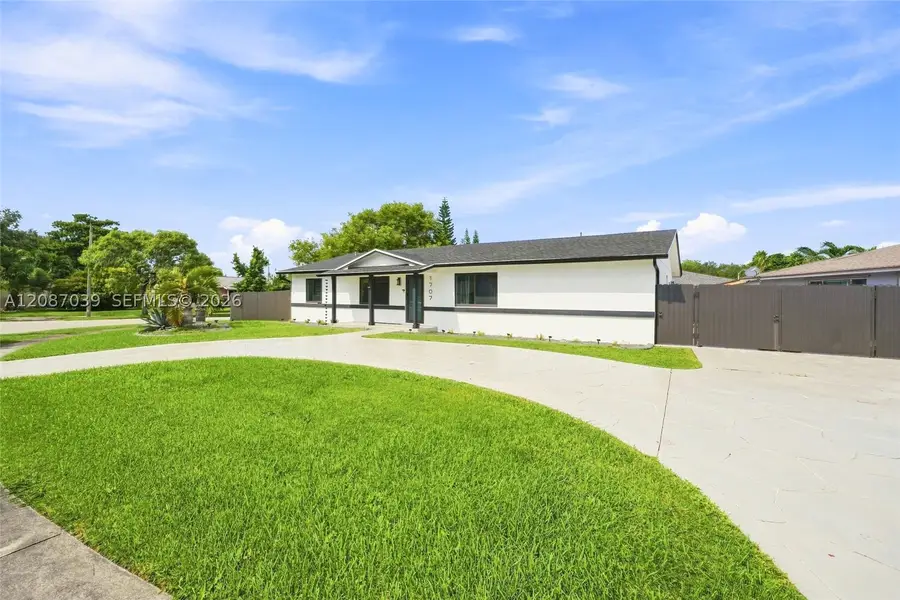 1707 S Curlew Ln, Homestead, FL 33035 - #2