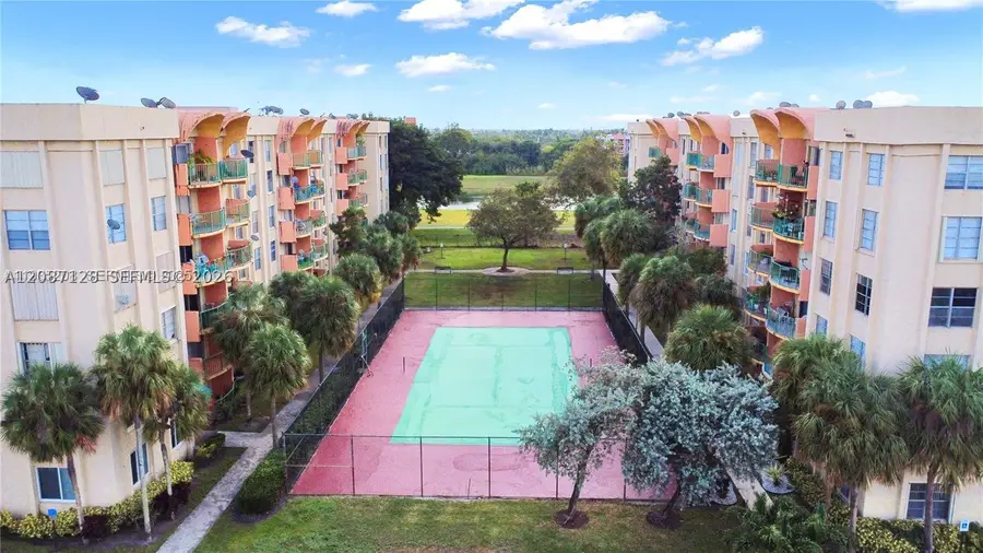 9310 Fontainebleau Blvd #606, Miami, FL 33172 - #3