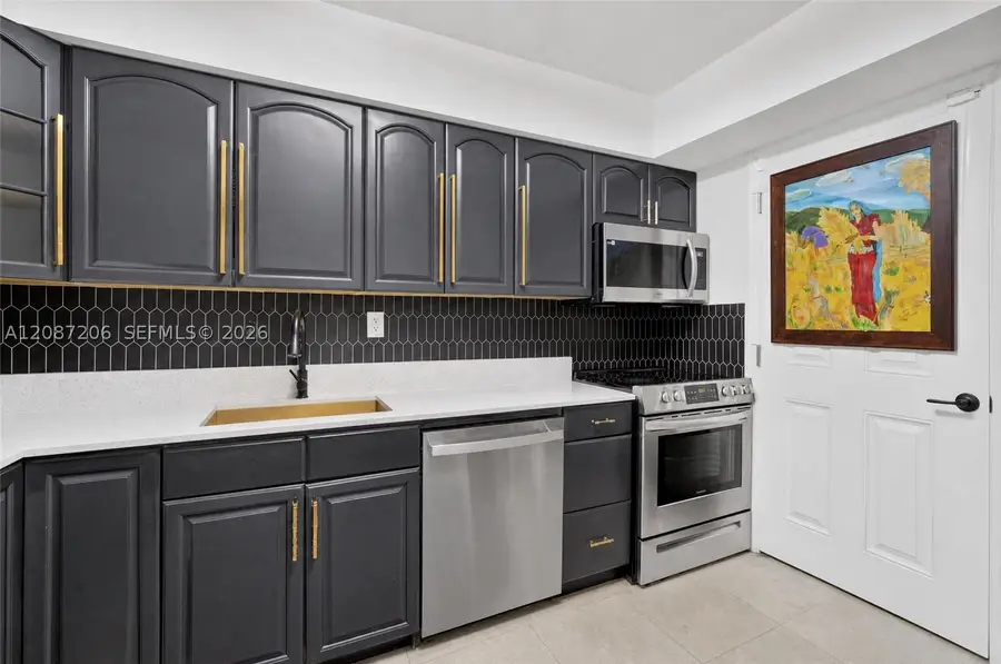 1000 NE 191st St #14, Miami, FL 33179 - #3