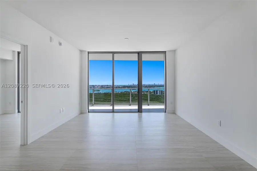 2411 Laguna #2704, North Miami, FL 33181 - #2