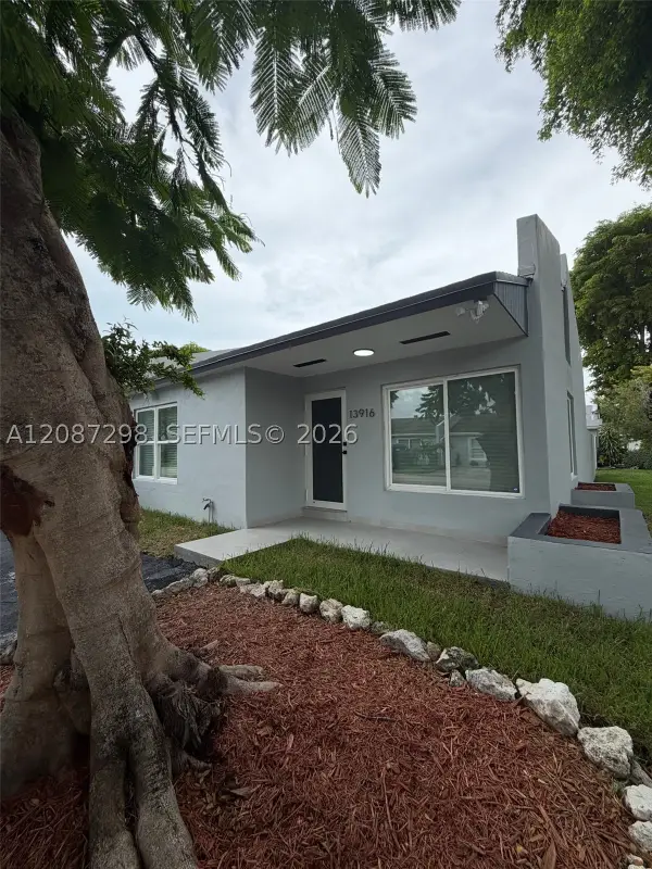 13916 SW 56th Ln, Miami, FL 33183