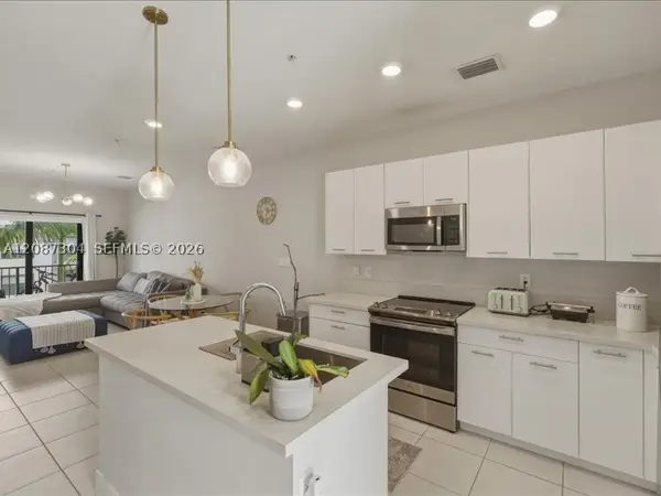 8201 NW 41st St #D-205, Doral, FL 33166