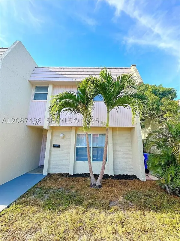 7921 SW 9th St, North Lauderdale, FL 33068