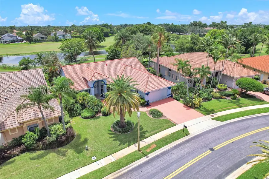 560 W Cypress Pointe Dr W, Pembroke Pines, FL 33027 - #2