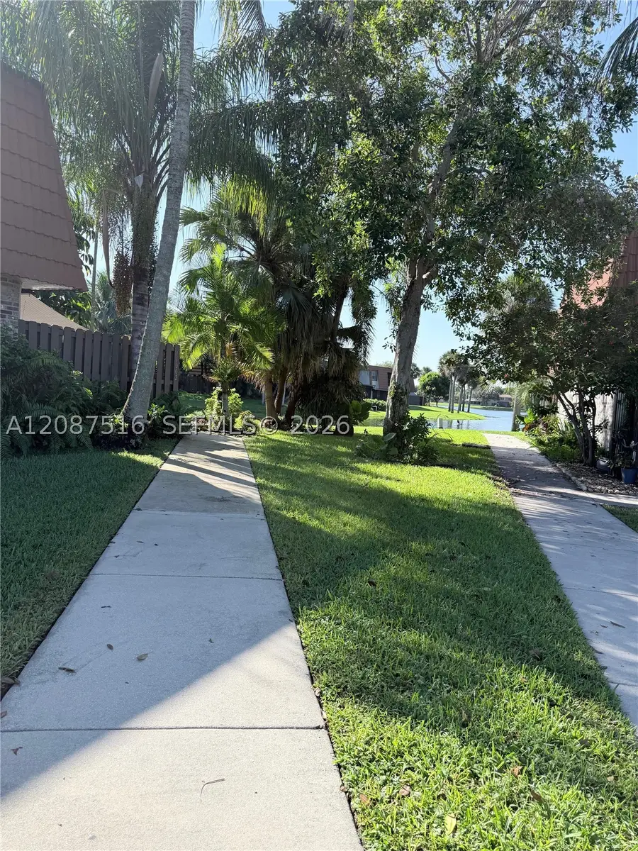 11006 N Harmony Lake Cir, Davie, FL 33324 - #3