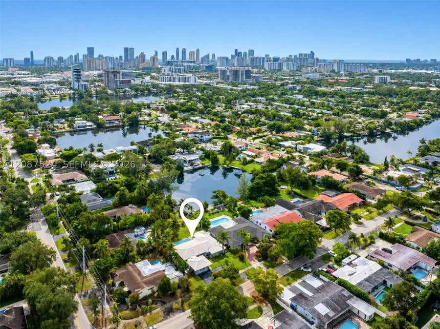 19885 NE 22nd Ave, Miami, FL 33180 - #2