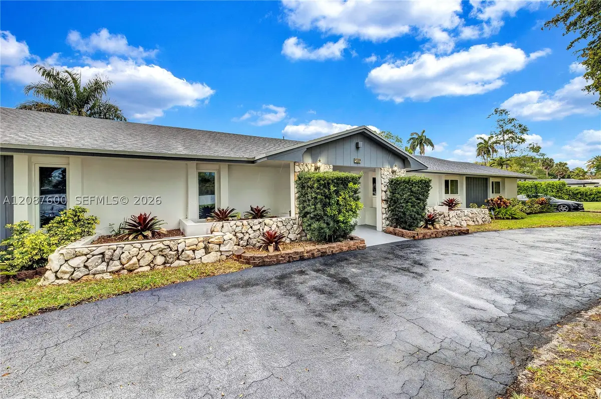 3211 Calle Largo Dr, Hollywood, FL 33021 - #1