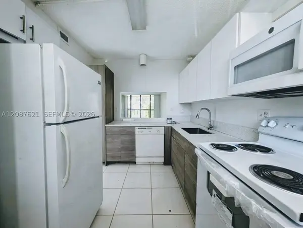 8429 Forest Hills Dr #305, Coral Springs, FL 33065