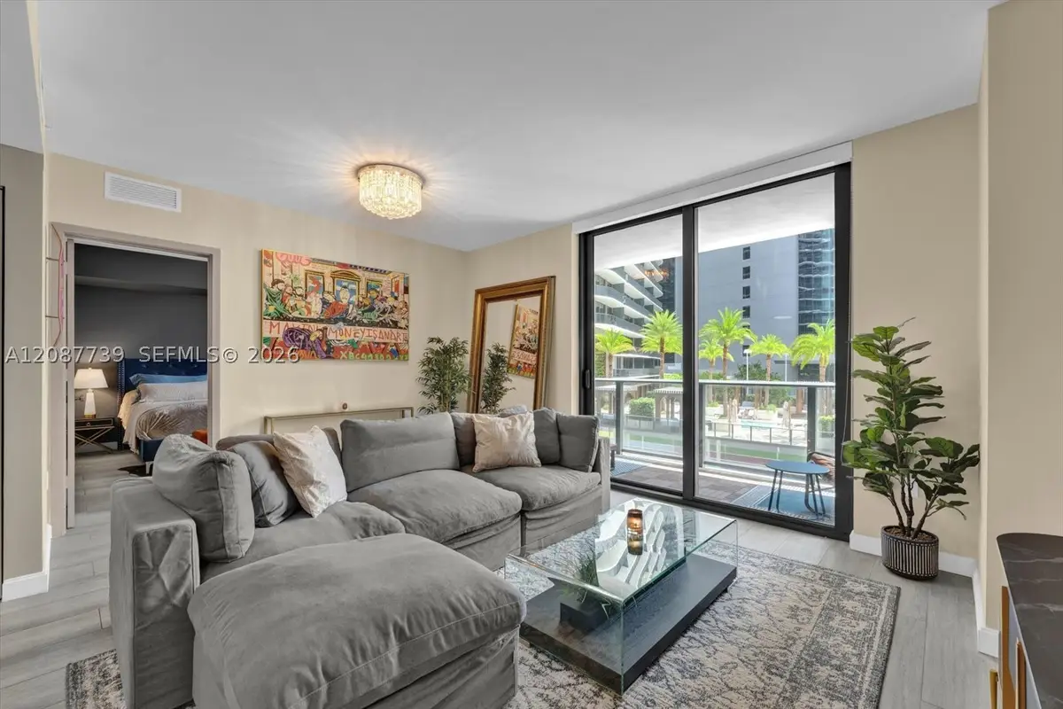 45 SW 9th St #1002, Miami, FL 33130 - #1