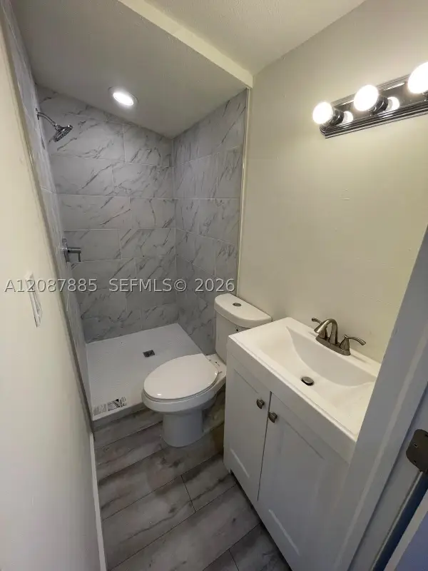 2484 SW 10th St, Miami, FL 33135