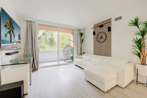 2775 NE 187th St #215, Aventura, FL 33180