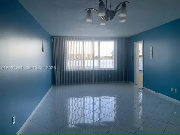 1150 NE 191st St #24, Miami, FL 33179