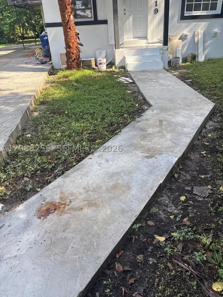 219 NE 141st St, Miami, FL 33161 - #2