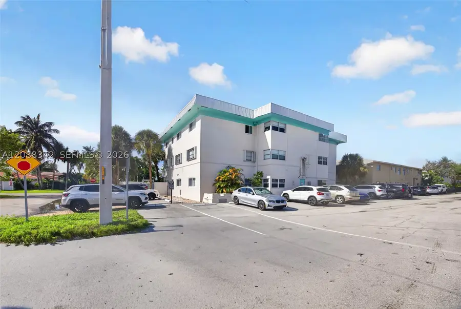 2715 NE 49th St #103, Fort Lauderdale, FL 33308 - #2