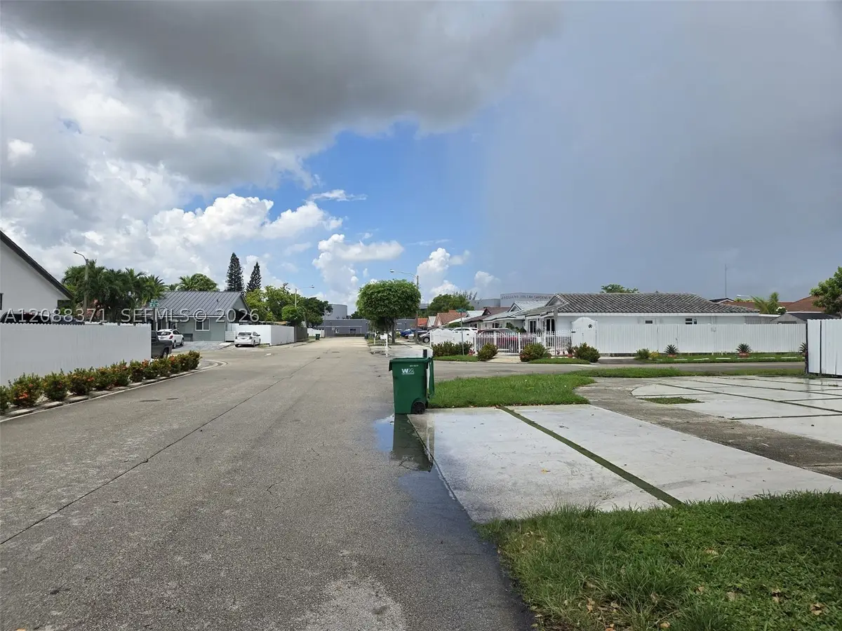 9085 NW 117th St, Hialeah Gardens, FL 33018 - #1