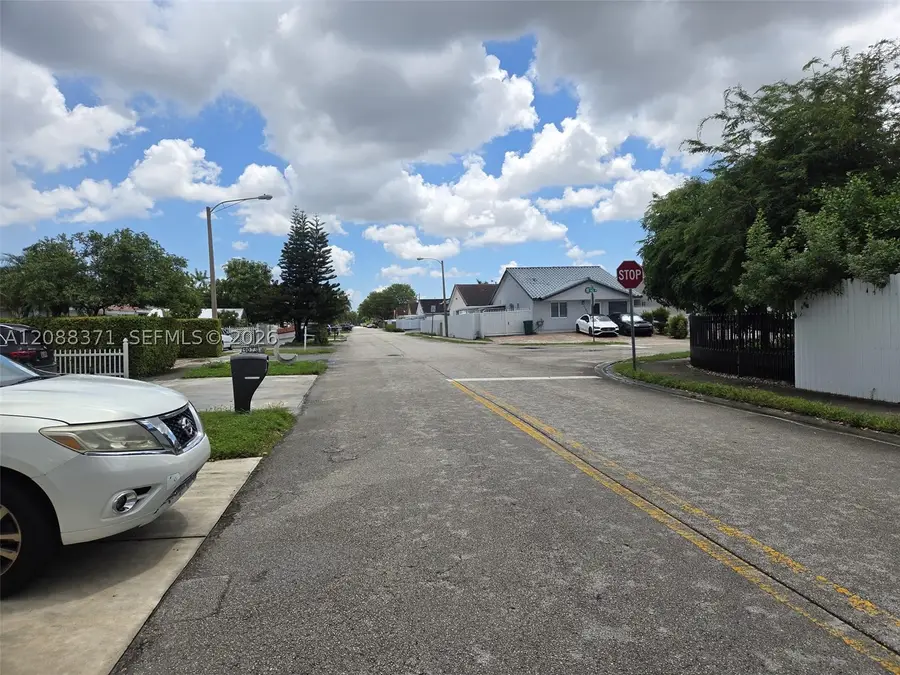 9085 NW 117th St, Hialeah Gardens, FL 33018 - #2