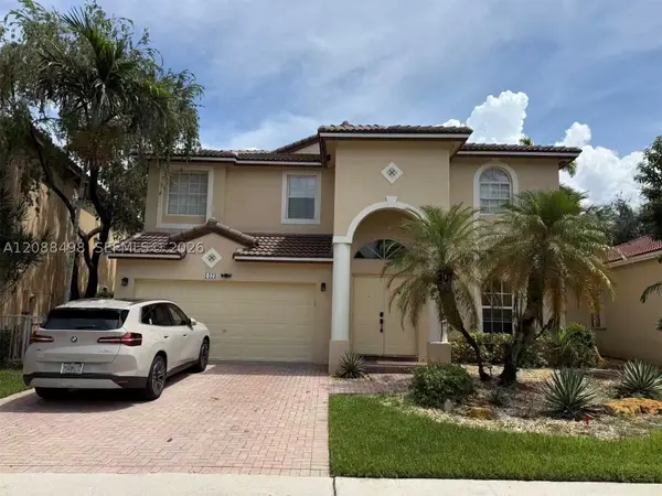 1423 SW 158th Ave, Pembroke Pines, FL 33027