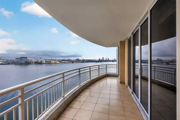 848 Brickell Key Dr #1104, Miami, FL 33131