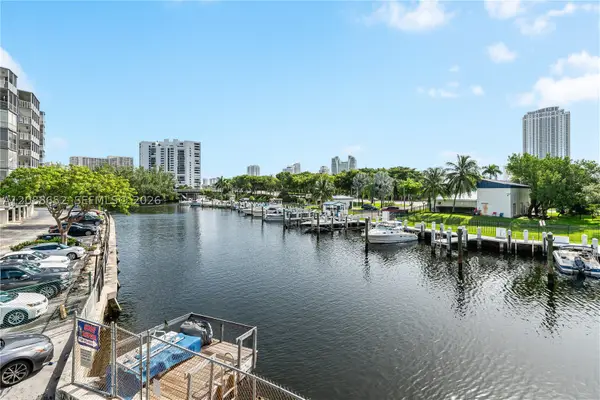 26 Diplomat Pkwy #2390, Hallandale Beach, FL 33009